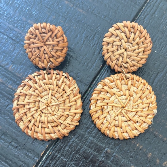 🎈4 LISTINGS FOR $20! Woven Natural Rattan Circle Drop Tan Earrings - Picture 1 of 4